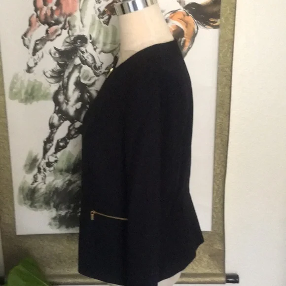 Calvin Klein - Picture 4 of 7